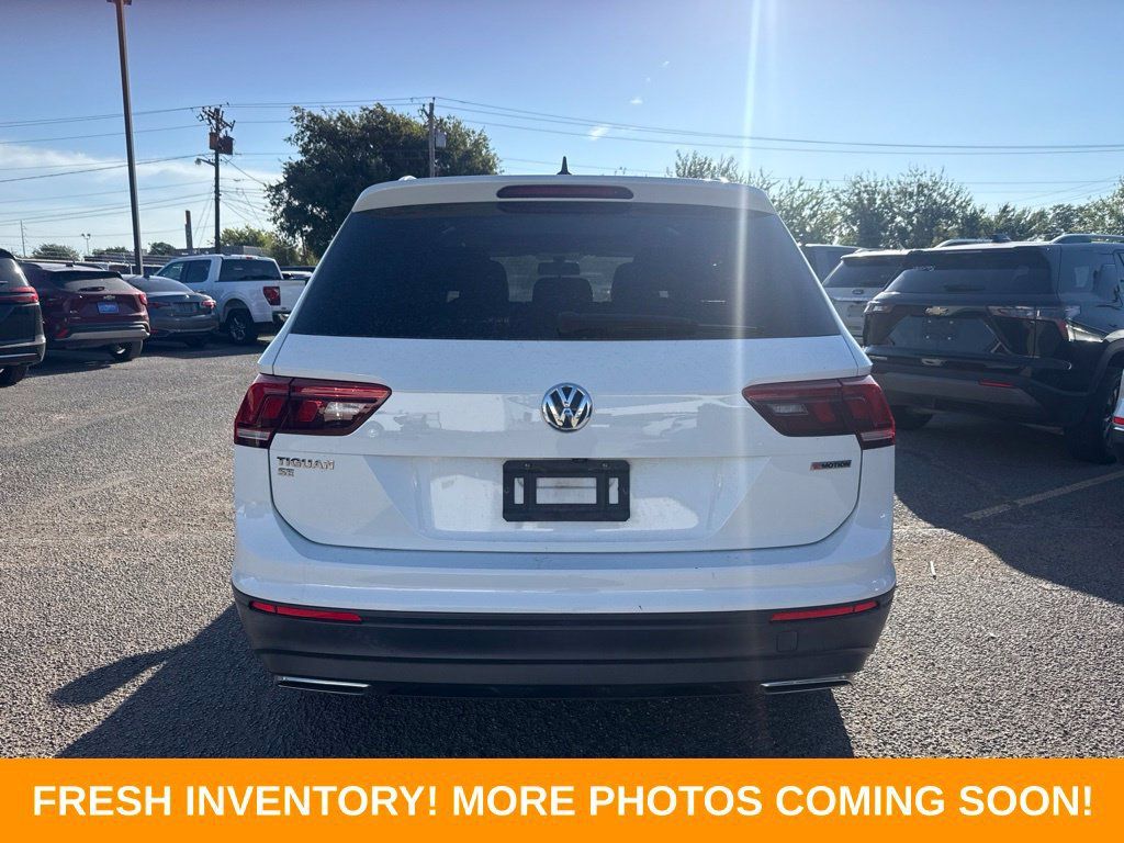 Used 2019 Volkswagen Tiguan SE w/ Panoramic Sunroof Package AWD/4WD image 3