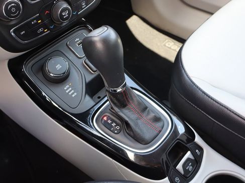 Used 2017 Jeep Compass Limited w/ Navigation Group AWD/4WD image 9