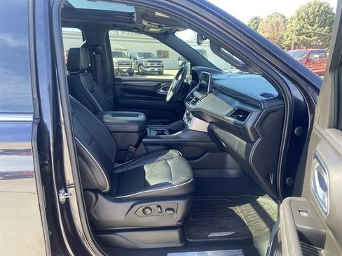 Used 2023 GMC Yukon SLT w/ SLT Premium Package image 6