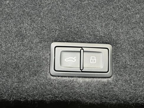 Used 2022 Lamborghini Urus image 57