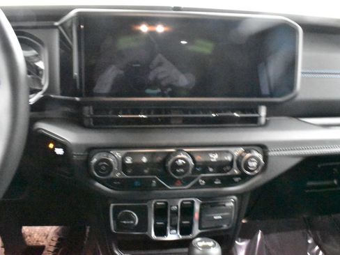 Used 2024 Jeep Wrangler High Altitude image 20