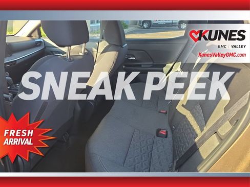 Used 2025 Nissan Kicks SV AWD/4WD image 5