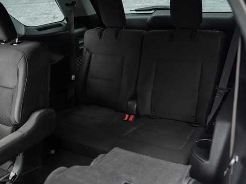 Used 2023 Ford Explorer XLT image 24