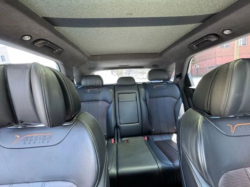 Used 2020 Bentley Bentayga Design Series image 16