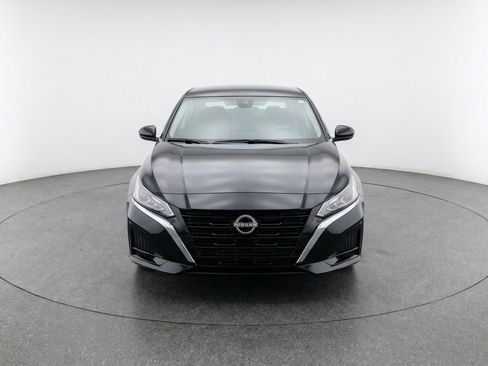 Used 2025 Nissan Altima 2.5 SV FWD image 2