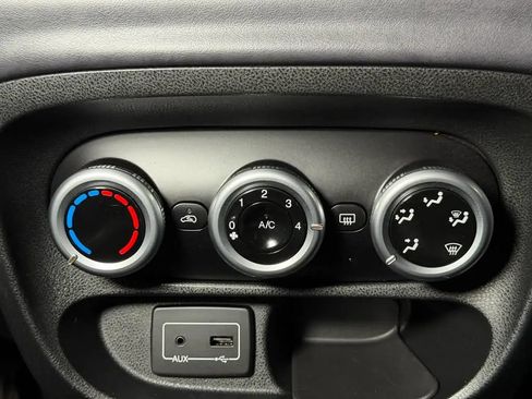 Used 2017 FIAT 500L Trekking w/ Dual-Pane Sunroof Package FWD image 28