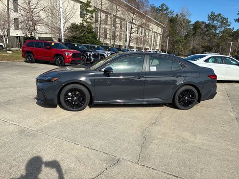 New 2026 Toyota Camry SE image 2