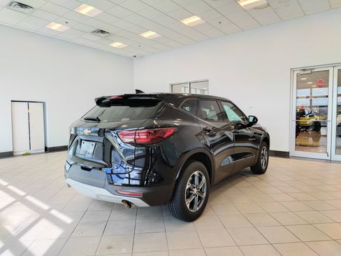Used 2025 Chevrolet Blazer LT image 3