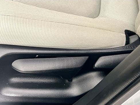 Used 2023 Toyota Corolla Cross L image 15