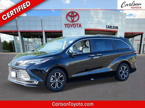 Certified 2025 Toyota Sienna Platinum AWD/4WD image 1