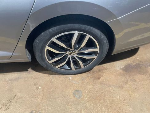 Used 2025 Volkswagen Jetta SE image 31