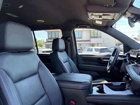 Used 2025 Chevrolet Tahoe Z71 AWD/4WD image 37