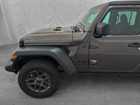 Used 2025 Jeep Wrangler Unlimited Sport AWD/4WD image 3