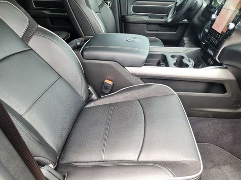 New 2026 RAM 2500 Laramie AWD/4WD image 14