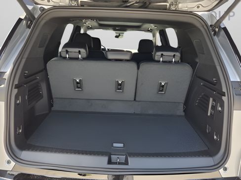New 2026 Chevrolet Traverse High Country FWD image 13