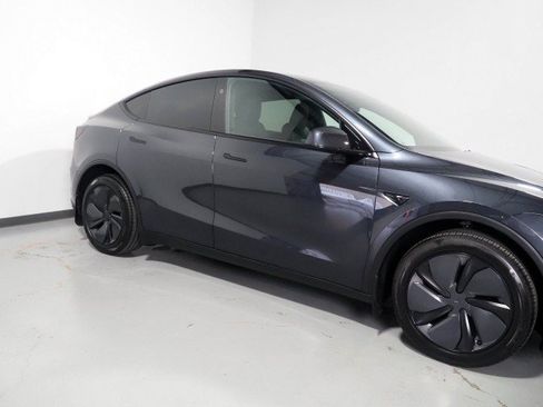 Used 2026 Tesla Model Y Long Range RWD image 59