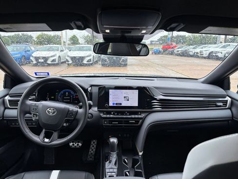 Used 2026 Toyota Camry SE FWD image 33