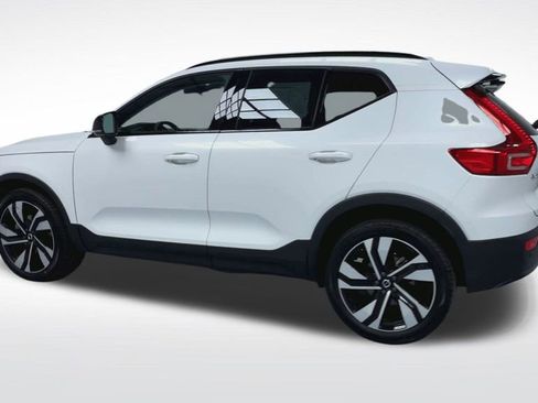 Used 2024 Volvo XC40 B5 Plus w/ Protection Package Premier image 23