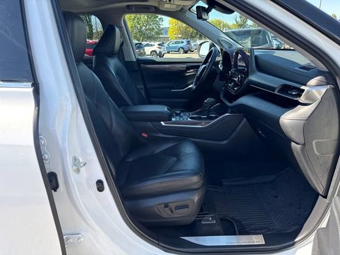 Used 2023 Toyota Highlander Limited AWD/4WD image 9