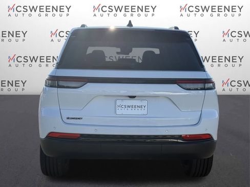 New 2025 Jeep Grand Cherokee Altitude image 4