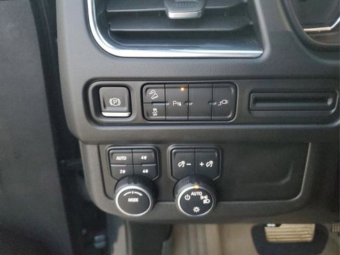 Used 2021 Chevrolet Tahoe Z71 w/ Rear Media and Nav Package image 27