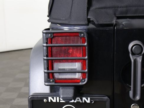 Used 2015 Jeep Wrangler Rubicon image 10