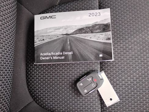 Used 2023 GMC Acadia SLE w/ Driver Convenience Package FWD image 37