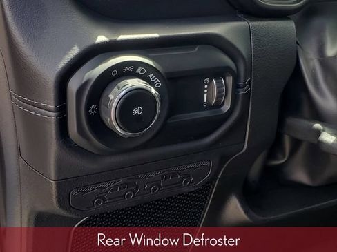 Used 2025 Jeep Wrangler Unlimited Sahara w/ Technology Group AWD/4WD image 16