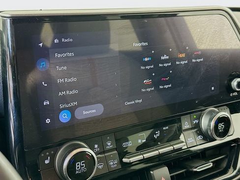 Certified 2023 Toyota Highlander Bronze Edition image 16