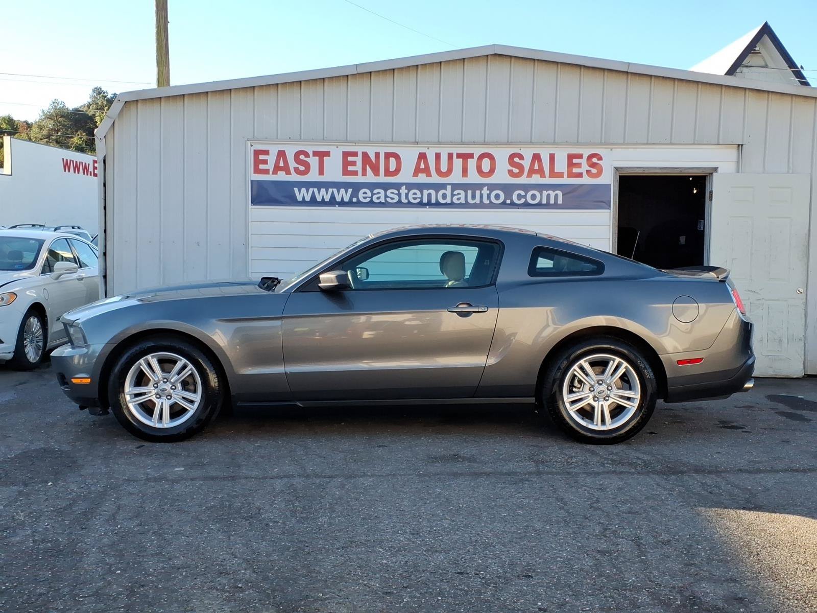 Used 2012 Ford Mustang Coupe RWD image 2