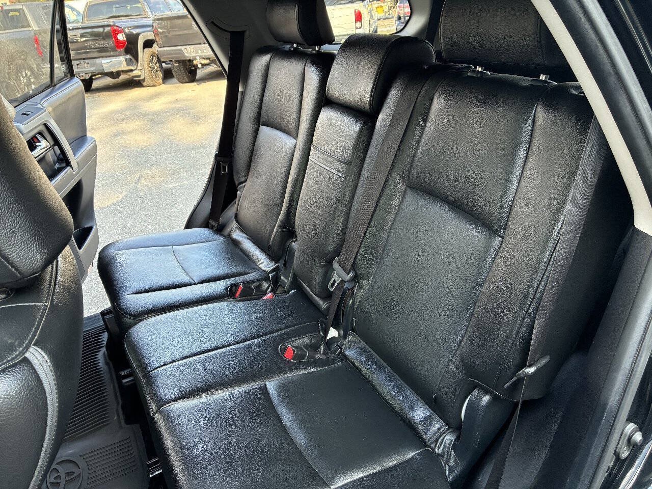 Used 2019 Toyota 4Runner SR5 AWD/4WD image 19