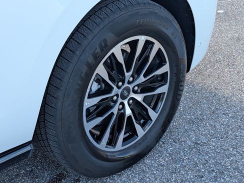 Certified 2025 Ford Expedition Platinum AWD/4WD image 13