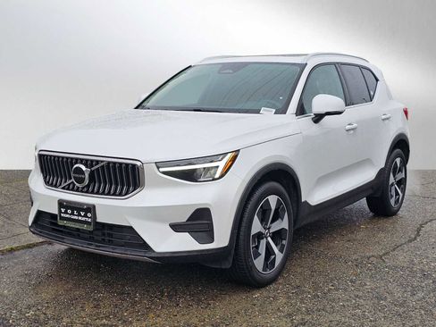 Used 2025 Volvo XC40 B5 Core w/ Protection Package Premier image 7