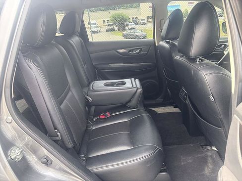 Used 2020 Nissan Rogue SV FWD image 20