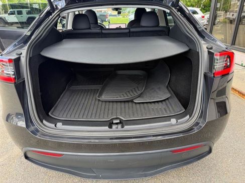 Used 2024 Tesla Model Y Long Range AWD/4WD image 16
