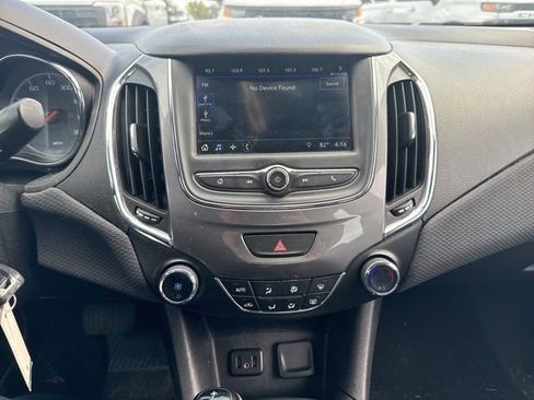 Used 2019 Chevrolet Cruze LT image 8