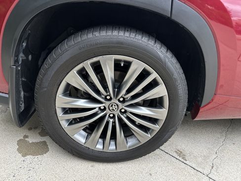 Used 2021 Toyota Highlander Platinum AWD/4WD image 30