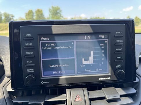 Used 2020 Toyota RAV4 XLE FWD image 21