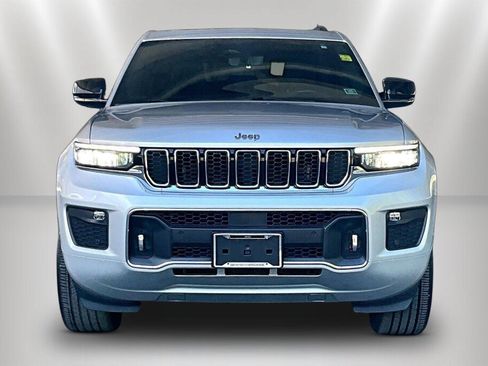 Used 2022 Jeep Grand Cherokee Overland w/ Luxury Tech Group IV AWD/4WD image 2