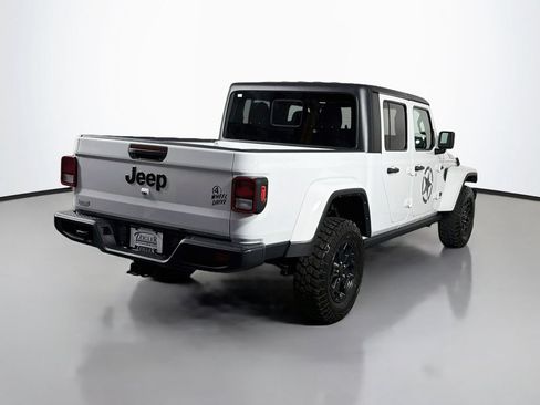 Used 2022 Jeep Gladiator Sport AWD/4WD image 7