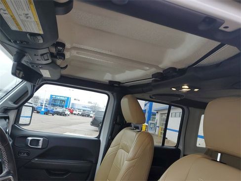 Used 2019 Jeep Wrangler Unlimited Sahara image 6