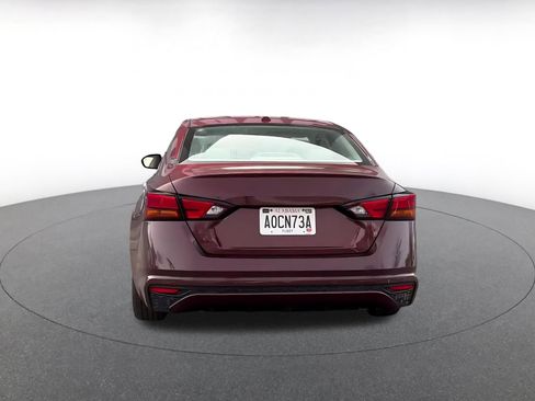 Used 2025 Nissan Altima 2.5 SV FWD image 11