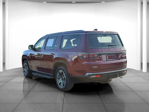 Used 2024 Jeep Wagoneer Series II w/ Flexible Seating Group AWD/4WD image 5