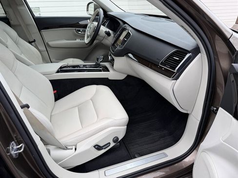 Used 2017 Volvo XC90 T5 Momentum image 29