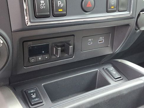 Used 2022 Nissan Titan SV w/ SV Convenience Package AWD/4WD image 22
