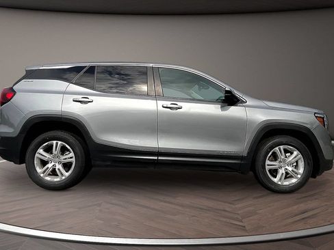 Used 2024 GMC Terrain SLE FWD image 9