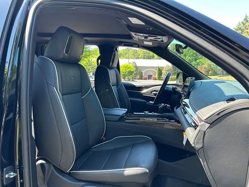 Used 2023 Cadillac Escalade ESV Premium Luxury RWD image 45