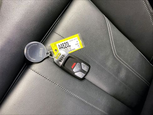 Used 2025 Audi Q5 2.0T Premium w/ Convenience Plus Package image 13