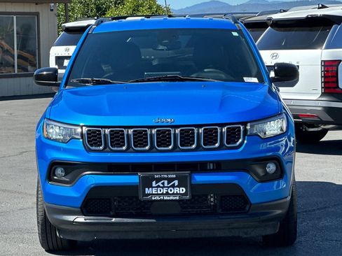 Used 2024 Jeep Compass Latitude image 10