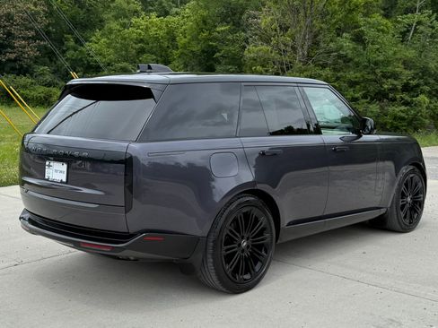 Used 2024 Land Rover Range Rover SE AWD/4WD image 3